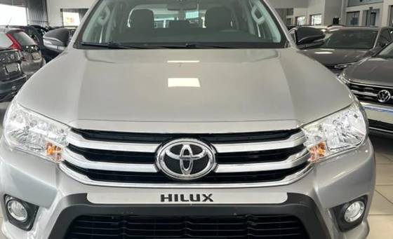 TOYOTA HILUX 2.7 SR 4X2 CD 16V FLEX 4P MANUAL TOYOTA HILUX 2.7 SR 4X2 CD 16V FLEX 4P MANUAL